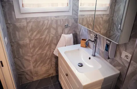 Camera 101, il bagno