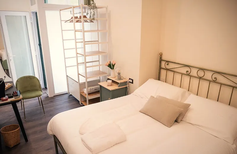 Camera 105, il letto